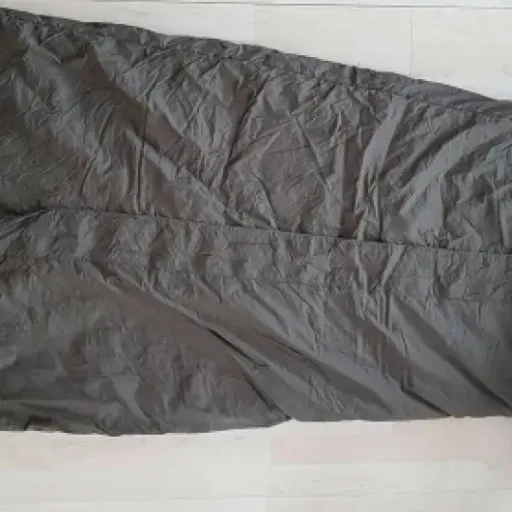 Test Carinthia Defence 4 : le sac de couchage qui tient vraiment le froid, mais qu’on sent bien dans le sac à dos