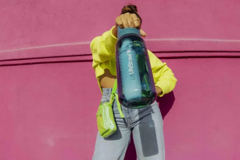 Go Series – Gourde filtrante sans BPA 1l pour les voyages et l’usage quotidien - Élimine les bactéries, les parasites et les microplastiques - Améliore le Goût, Nordic Noir (noir) Nordic Noir 1000 ml